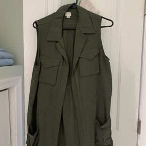 Sleveless army green shirt